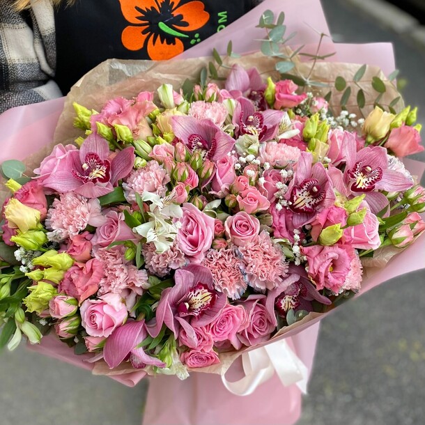 Авторский букет "теплая встреча", артикул F1228199 - 26890 рублей, доставка по городу. Flawery - доставка цветов