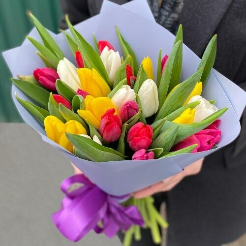 Букет из 25 ярких тюльпанов, артикул F1258818 - 6950 рублей, доставка по городу. Flawery - доставка цветов