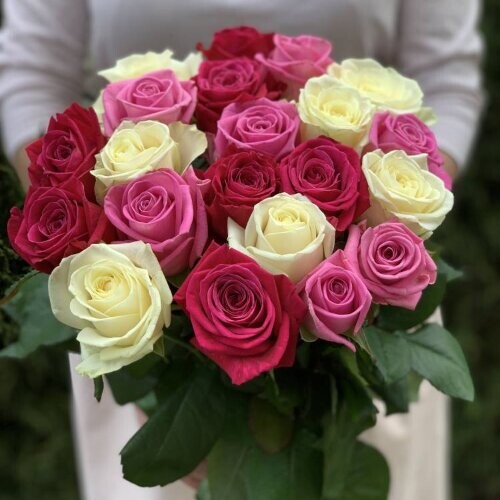 Букет из 19 роз микс, артикул F1266408 - 7090 рублей, доставка по городу. Flawery - доставка цветов