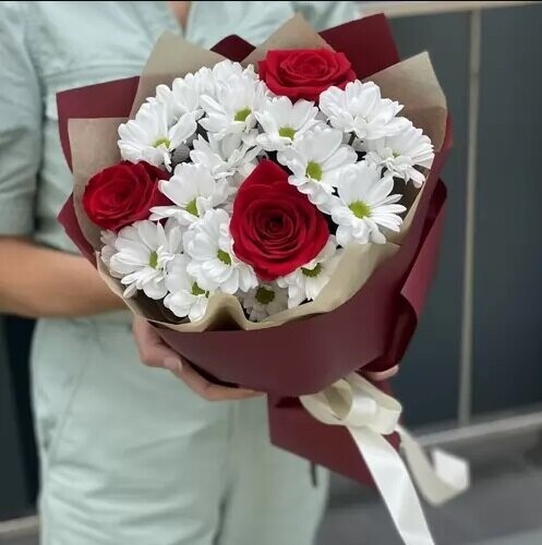 Букет "комплимент", артикул F1267505 - 3190 рублей, доставка по городу. Flawery - доставка цветов