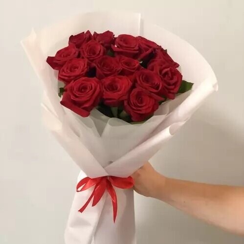 Букет из 15 красных роз, артикул F1267835 - 5690 рублей, доставка по городу. Flawery - доставка цветов