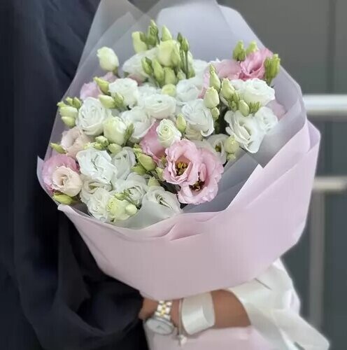 Букет из белых и розовых эустом, артикул F1336507 - 3890 рублей, доставка по городу. Flawery - доставка цветов