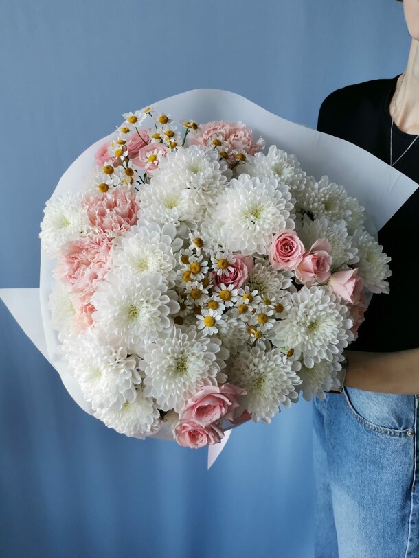 Букет "беззаботная радость", артикул F1210167 - 6450 рублей, доставка по городу. Flawery - доставка цветов