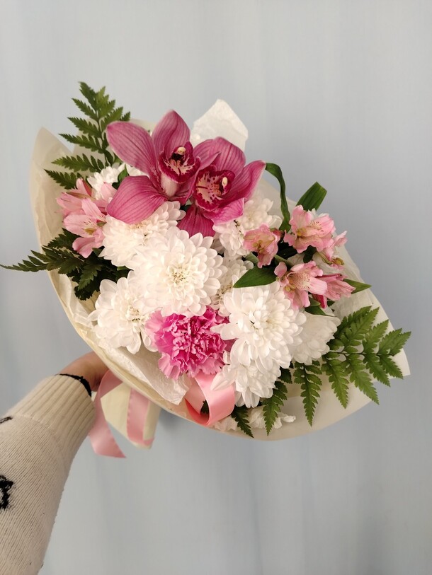 Составной букет с орхидей, артикул F1362276 - 3650 рублей, доставка по городу. Flawery - доставка цветов