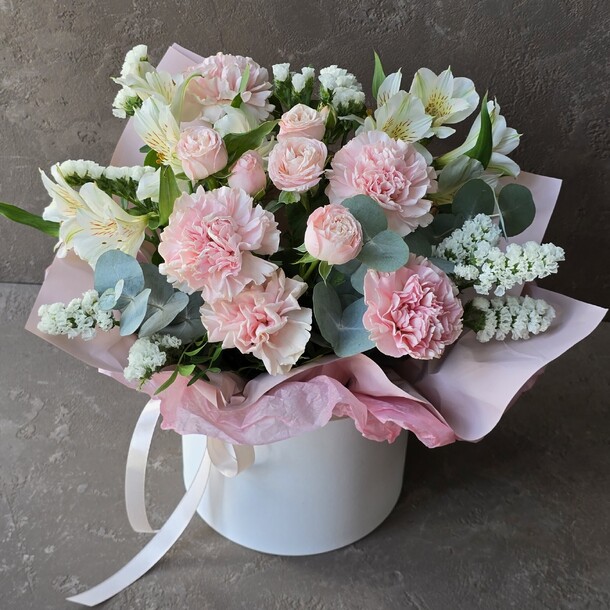 Нежная композиция из стойких цветов, артикул F1375154 - 4800 рублей, доставка по городу. Flawery - доставка цветов