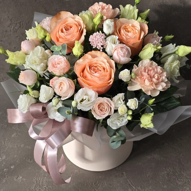 Персиковая композиция в коробке, артикул F1375163 - 6500 рублей, доставка по городу. Flawery - доставка цветов
