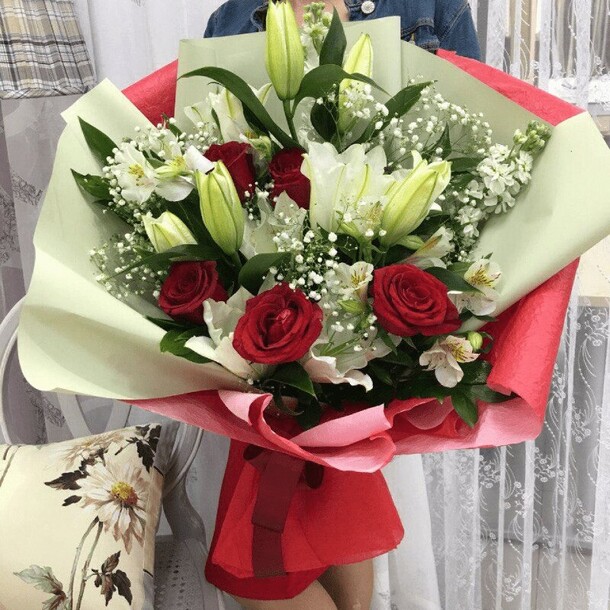 Букет из лилий, артикул F1215042 - 5500 рублей, доставка по городу. Flawery - доставка цветов