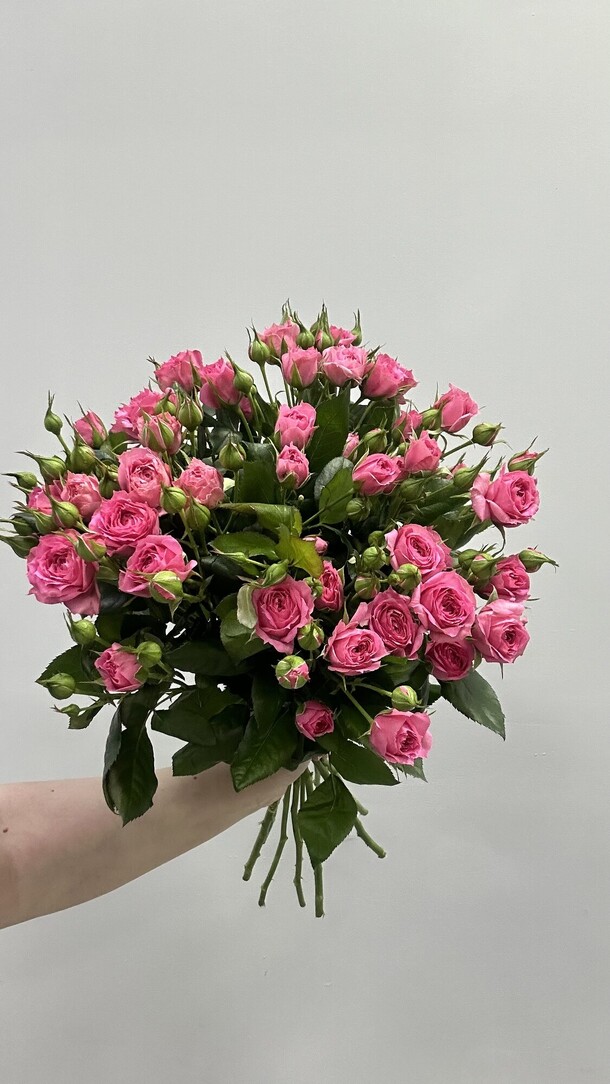 Кустовая роза, артикул F1273522 - 6268 рублей, доставка по городу. Flawery - доставка цветов