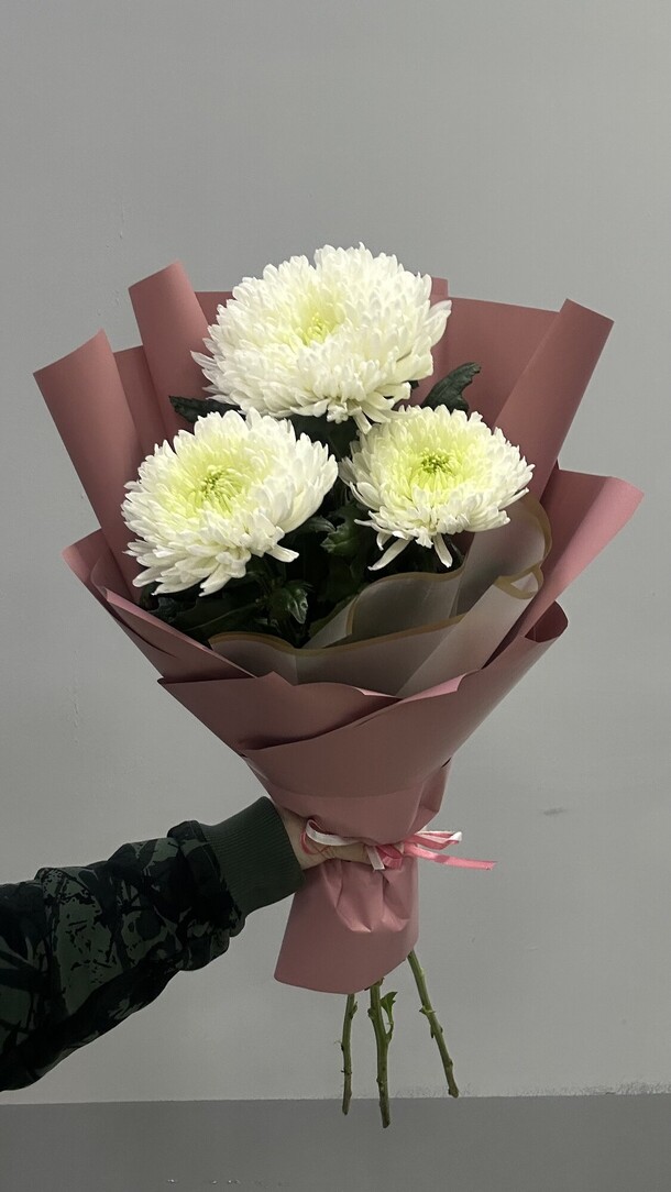 Букет из белых хризантем, артикул F1287084 - 3060 рублей, доставка по городу. Flawery - доставка цветов