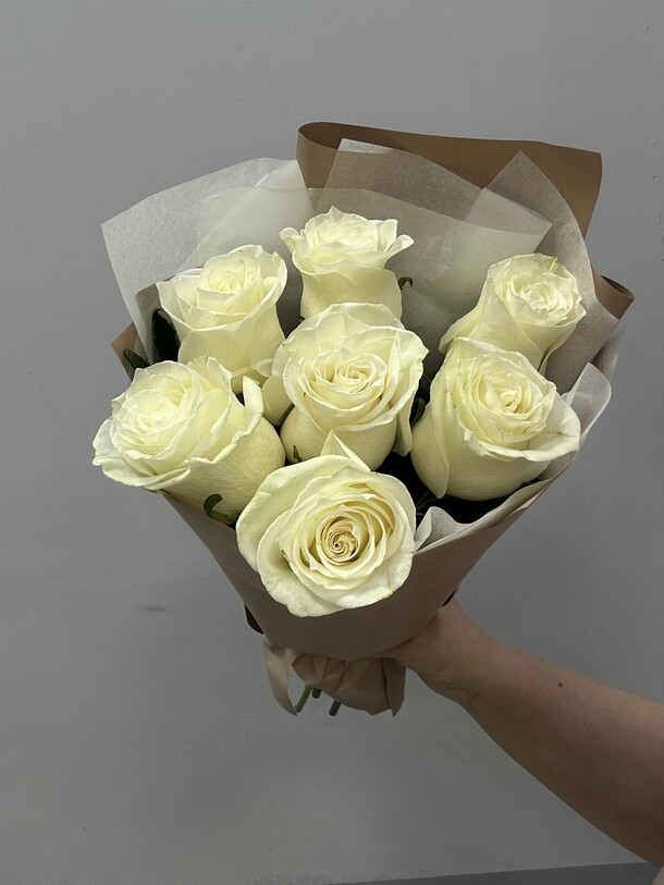 Белые розы, артикул F1315946 - 4828 рублей, доставка по городу. Flawery - доставка цветов