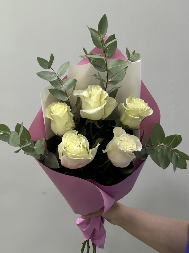 Розы белые, артикул F1319964 - 3812 рублей, доставка по городу. Flawery - доставка цветов