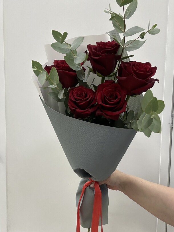 Красные розы, артикул F1319970 - 4659 рублей, доставка по городу. Flawery - доставка цветов
