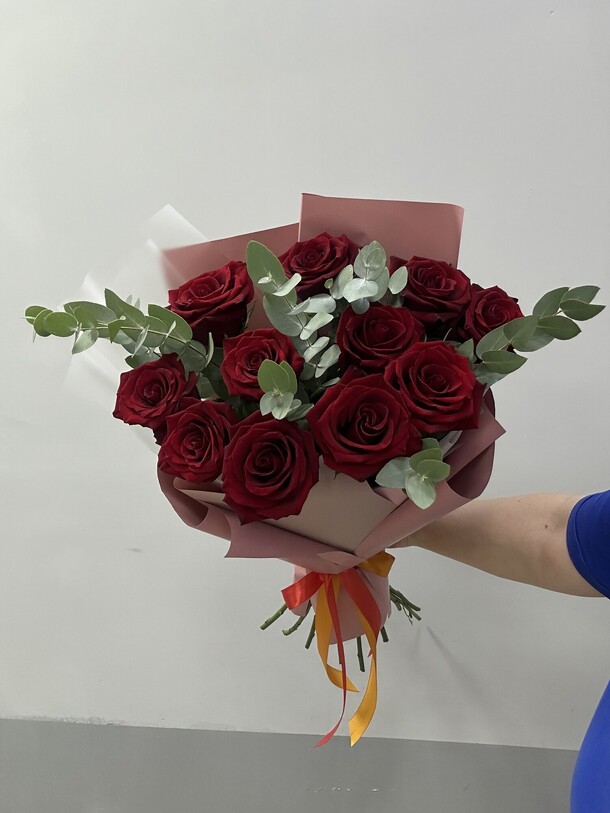 Букет красных роз, артикул F1323862 - 7284 рублей, доставка по городу. Flawery - доставка цветов