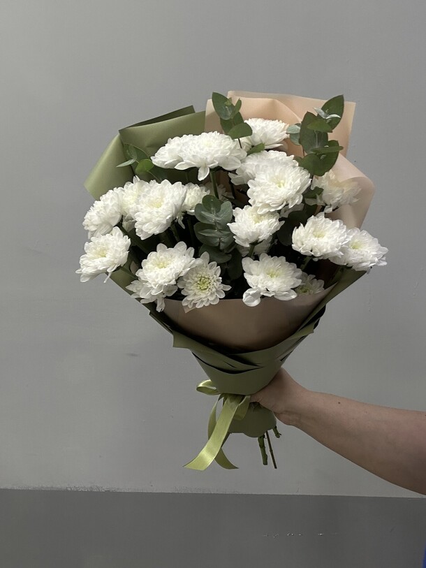 Хризантемы белые, артикул F1324609 - 2744 рублей, доставка по городу. Flawery - доставка цветов