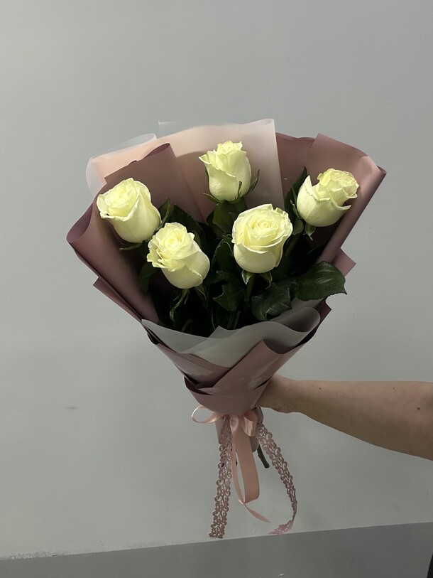 Белые розы, артикул F1326727 - 3303 рублей, доставка по городу. Flawery - доставка цветов