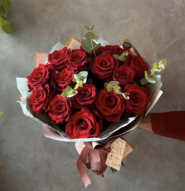 Красные розы премиум, артикул F1234404 - 7800 рублей, доставка по городу. Flawery - доставка цветов