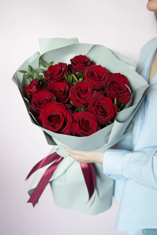 Красные розы 11 штук, артикул F1284619 - 5700 рублей, доставка по городу. Flawery - доставка цветов