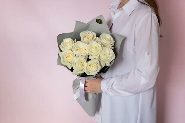 Пионовидные белые розы 9 шт, артикул F1284621 - 3900 рублей, доставка по городу. Flawery - доставка цветов