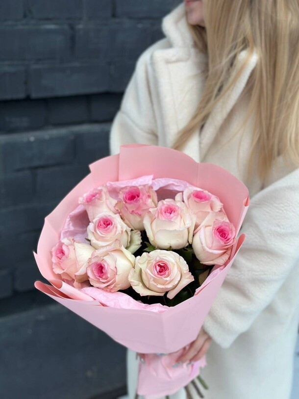 Букет из нежно-розовых роз, артикул F1365428 - 4200 рублей, доставка по городу. Flawery - доставка цветов