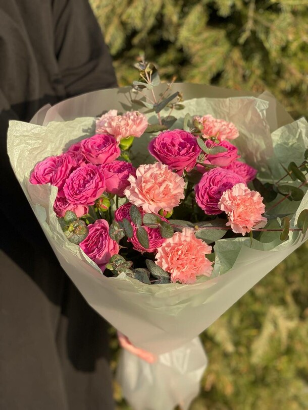 Сборный букет со стойким составом, артикул F1394958 - 5082 рублей, доставка по городу. Flawery - доставка цветов