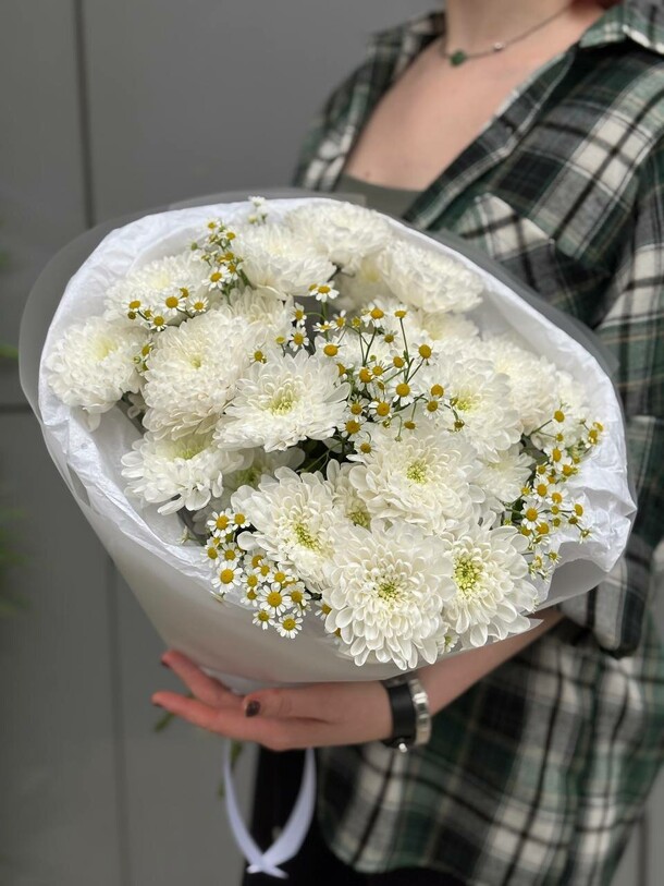 Букет с ромашкамт, артикул F1414338 - 4223 рублей, доставка по городу. Flawery - доставка цветов