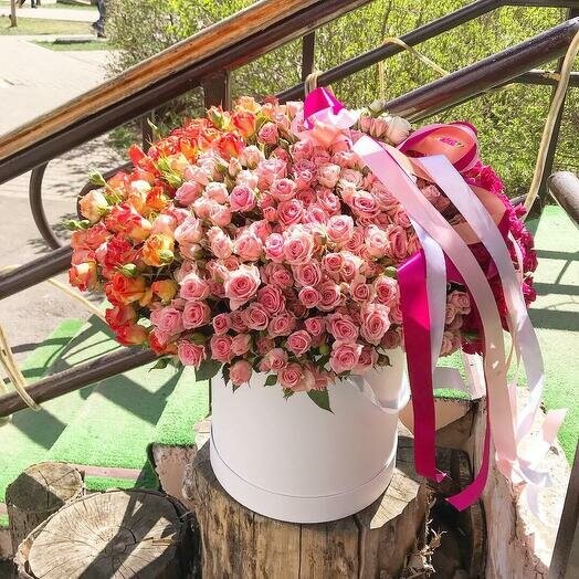 Коробка 101 роза кустовая, артикул F1329190 - 35000 рублей, доставка по городу. Flawery - доставка цветов