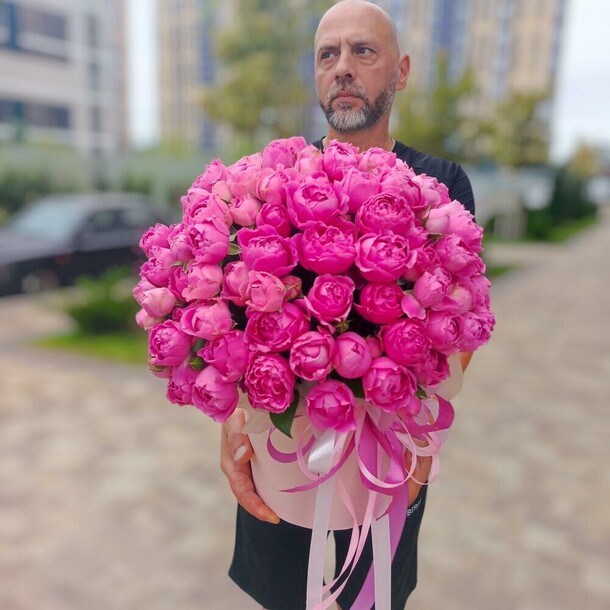 35 пионовидная роза в коробке, артикул F1486011 - 15900 рублей, доставка по городу. Flawery - доставка цветов