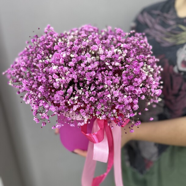 Букет гипсофил в коробке, артикул F1225058 - 2700 рублей, доставка по городу. Flawery - доставка цветов