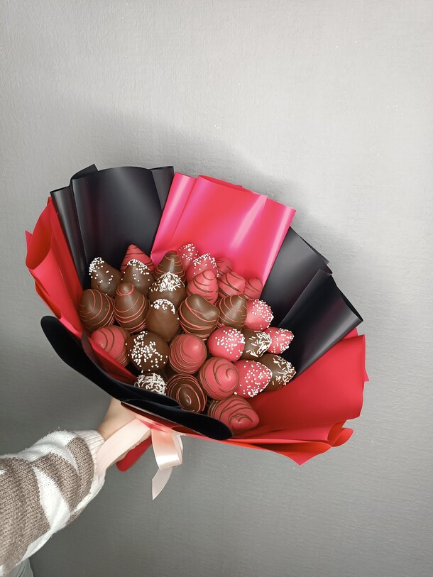 Классика в красном xxl, артикул F1264032 - 4800 рублей, доставка по городу. Flawery - доставка цветов