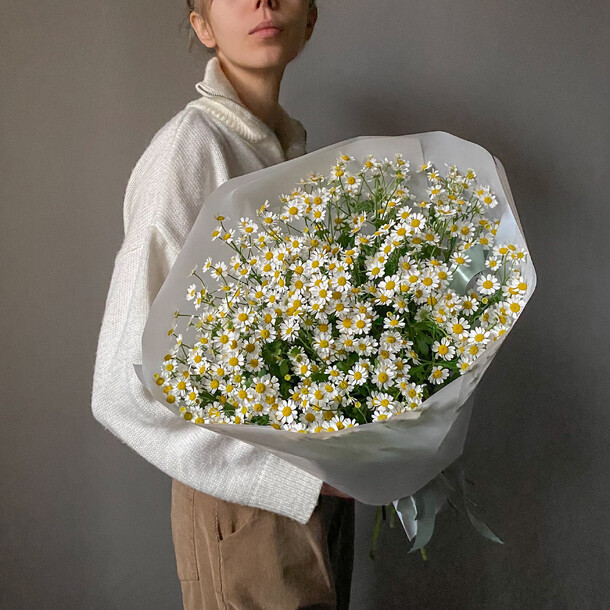 Букет с полевыми ромашками. Veresk 134, артикул F1269214 - 4978 рублей, доставка по городу. Flawery - доставка цветов