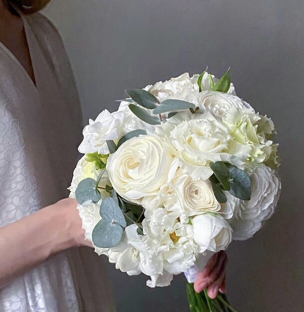 Букет невесты с ранункулюсами, артикул F1289143 - 12419 рублей, доставка по городу. Flawery - доставка цветов