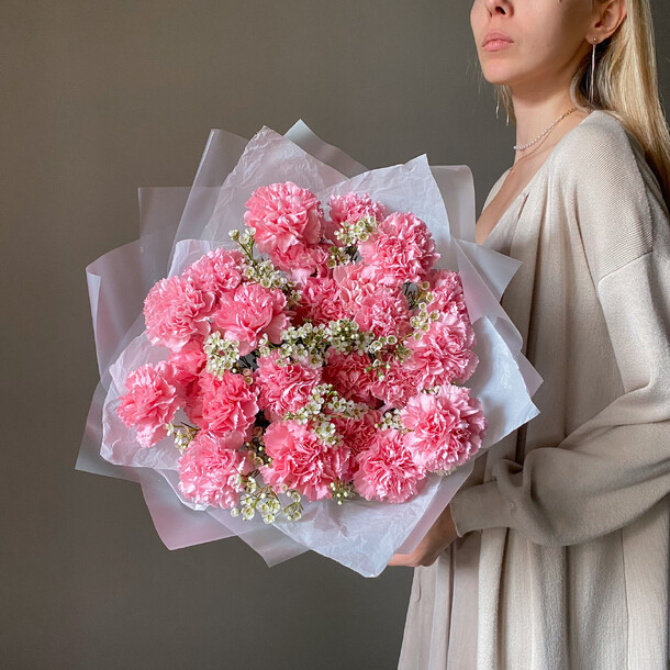 Нежный букет с хамелациумом и гвоздиками, артикул F1320119 - 5870 рублей, доставка по городу. Flawery - доставка цветов