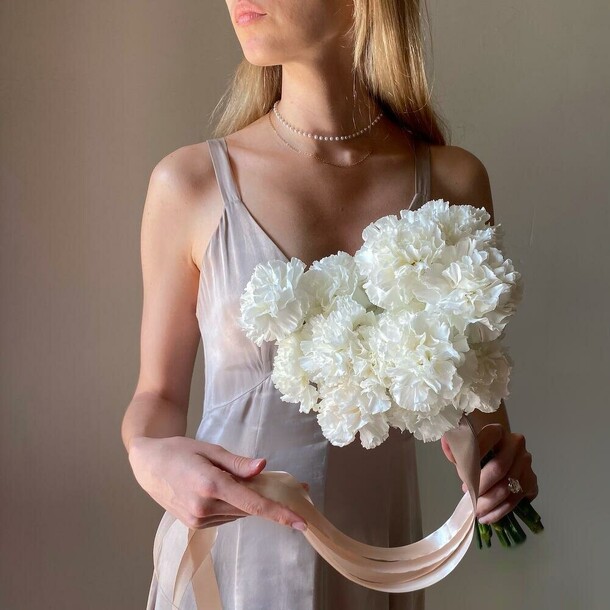 Свадебный букет с гвоздиками, артикул F1328598 - 4917 рублей, доставка по городу. Flawery - доставка цветов