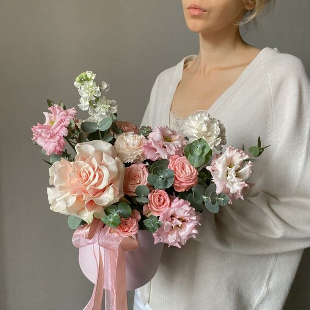 Композиция в розовой гамме, артикул F1332603 - 6400 рублей, доставка по городу. Flawery - доставка цветов