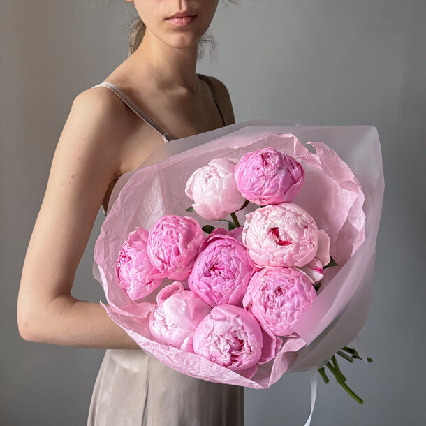 Букет с розовыми пионами, артикул F1408978 - 13450 рублей, доставка по городу. Flawery - доставка цветов