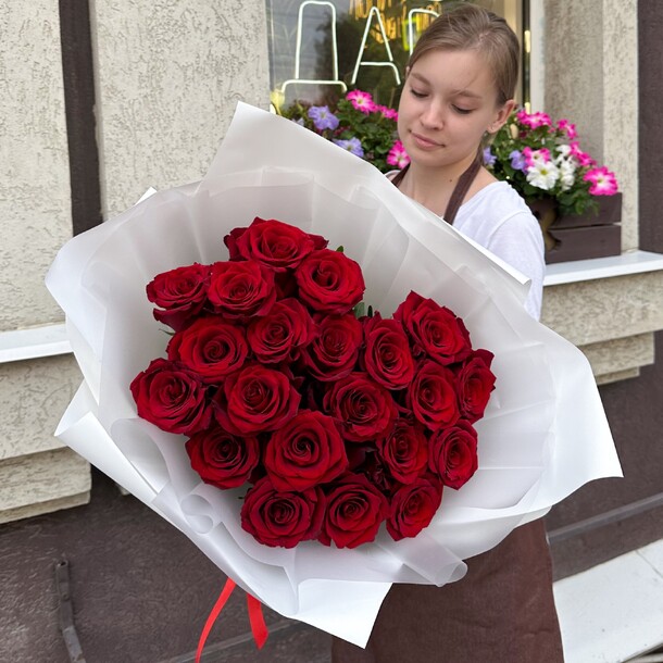 Букет из 21 красной розы🌹, артикул F1218660 - 9500 рублей, доставка по городу. Flawery - доставка цветов