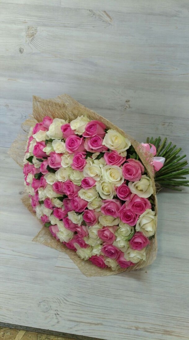 101 роза микс, артикул F10325 - 29281 рублей, доставка по городу. Flawery - доставка цветов