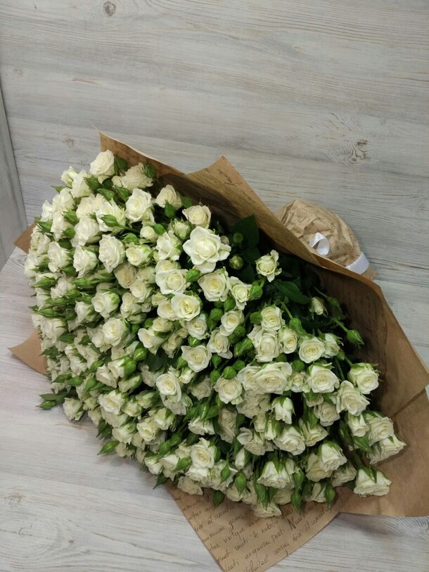 Кустовые розы, артикул F10329 - 48314 рублей, доставка по городу. Flawery - доставка цветов