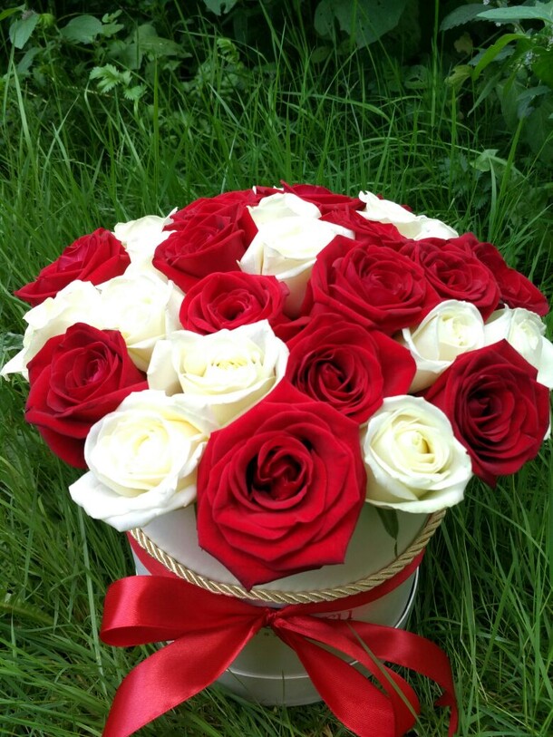 "коробка с розами", артикул F10684 - 7000 рублей, доставка по городу. Flawery - доставка цветов