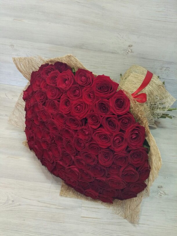 101 красная роза, артикул F10688 - 28696 рублей, доставка по городу. Flawery - доставка цветов