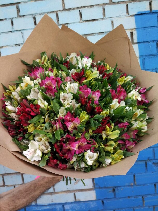 Букет из альстромерий, артикул F10753 - 11817 рублей, доставка по городу. Flawery - доставка цветов