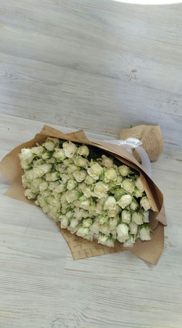 Кустовые розы, артикул F10795 - 17302 рублей, доставка по городу. Flawery - доставка цветов