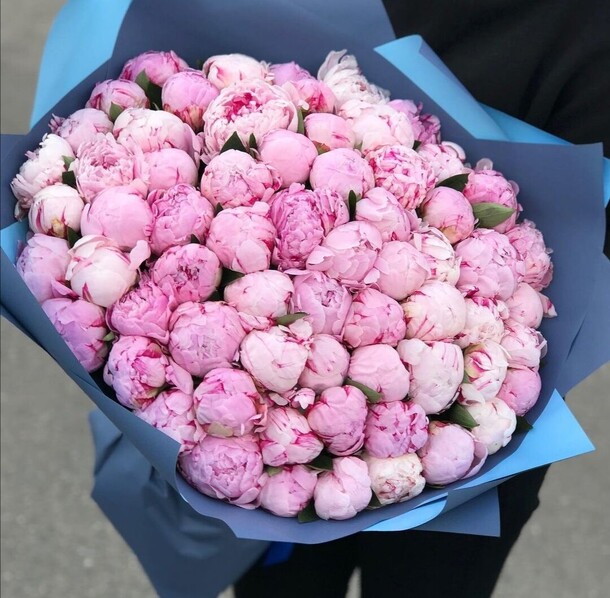 Букет из пионов, артикул F111627 - 53239 рублей, доставка по городу. Flawery - доставка цветов