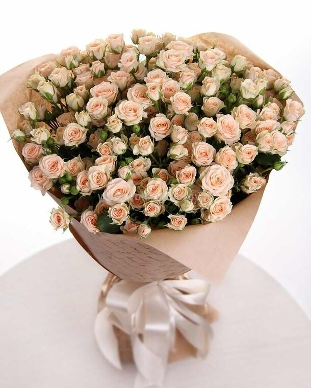 Элитные кремовые розы, артикул F11174 - 12099 рублей, доставка по городу. Flawery - доставка цветов