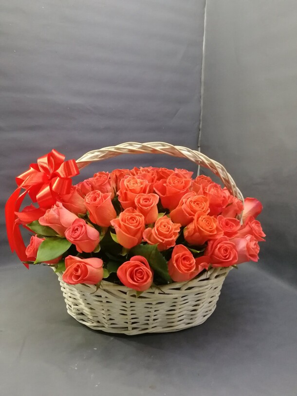 Корзина с розами, артикул F1153967 - 14519 рублей, доставка по городу. Flawery - доставка цветов