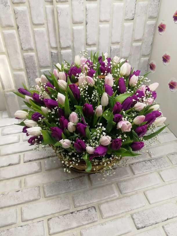 Тюльпаны в корзине, артикул F1155267 - 38973 рублей, доставка по городу. Flawery - доставка цветов