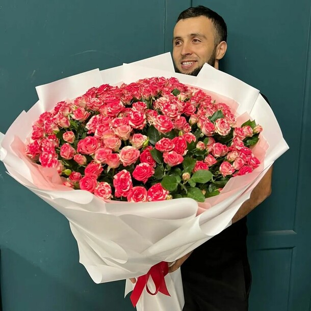 Букет из кустовых роз, артикул F1157057 - 16940 рублей, доставка по городу. Flawery - доставка цветов