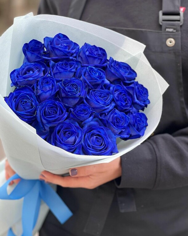 Синие розы, артикул F1162814 - 14299 рублей, доставка по городу. Flawery - доставка цветов