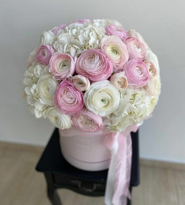 Белые нежно коробка, артикул F1162816 - 38973 рублей, доставка по городу. Flawery - доставка цветов