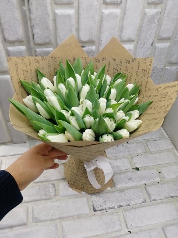 Букет из тюльпанов, артикул F1175237 - 11691 рублей, доставка по городу. Flawery - доставка цветов